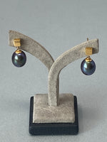 Load image into Gallery viewer, 18 Carat Gold and Black Pearl Earrings
