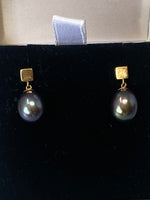 Load image into Gallery viewer, 18 Carat Gold and Black Pearl Earrings
