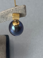 Load image into Gallery viewer, 18 Carat Gold and Black Pearl Earrings
