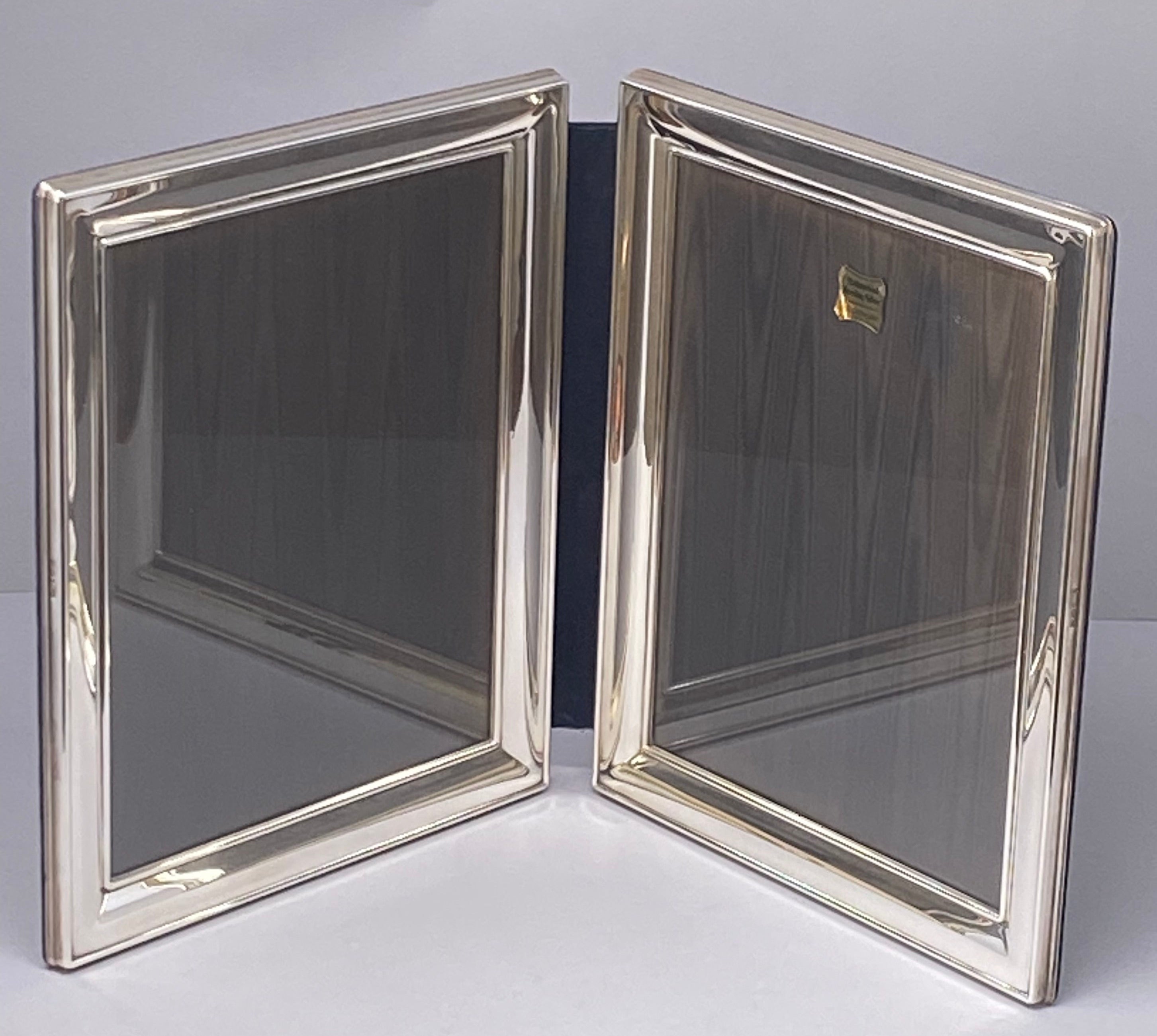 Double Silver Photo Frame. J64-10-8/D/L